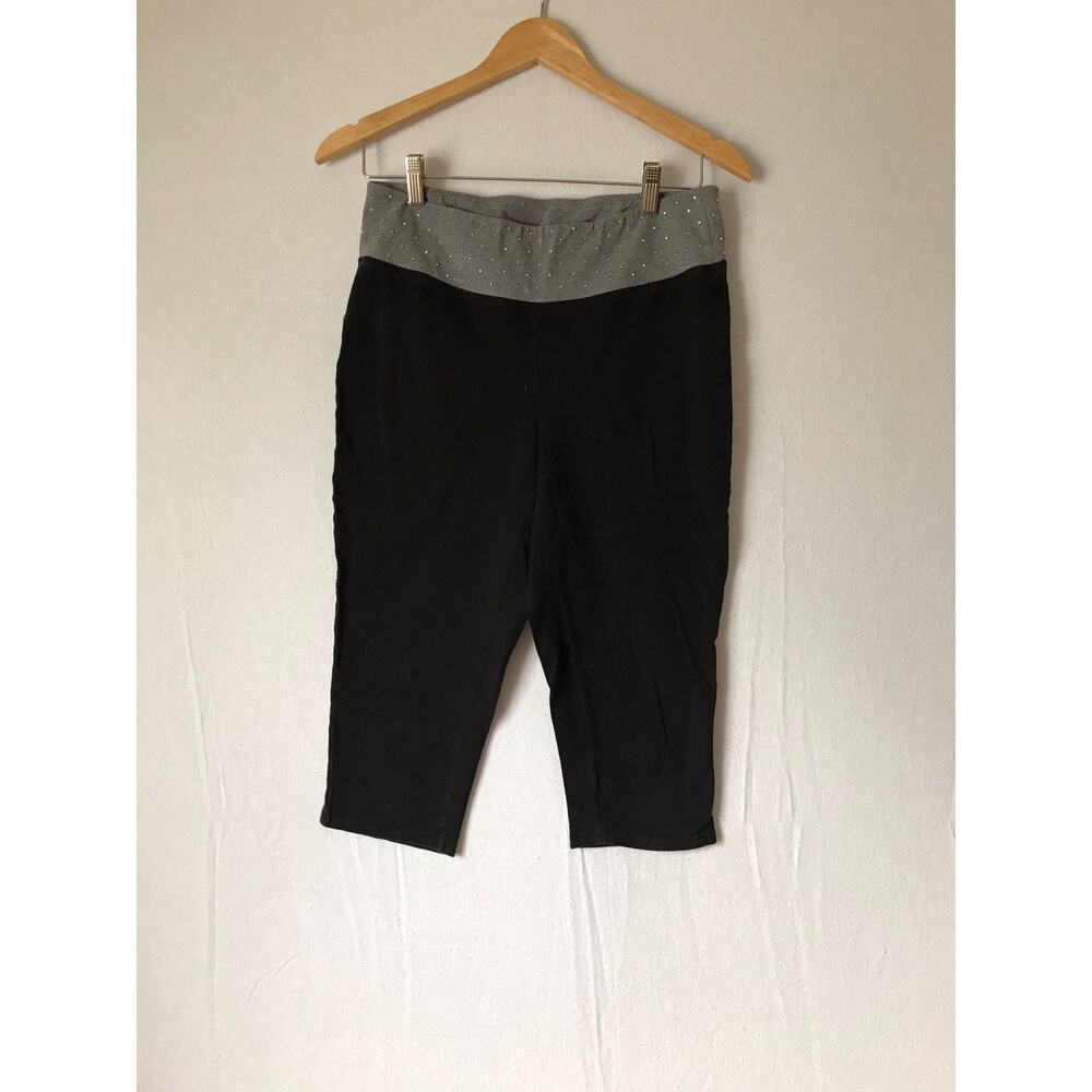 Black and‎ gray capris